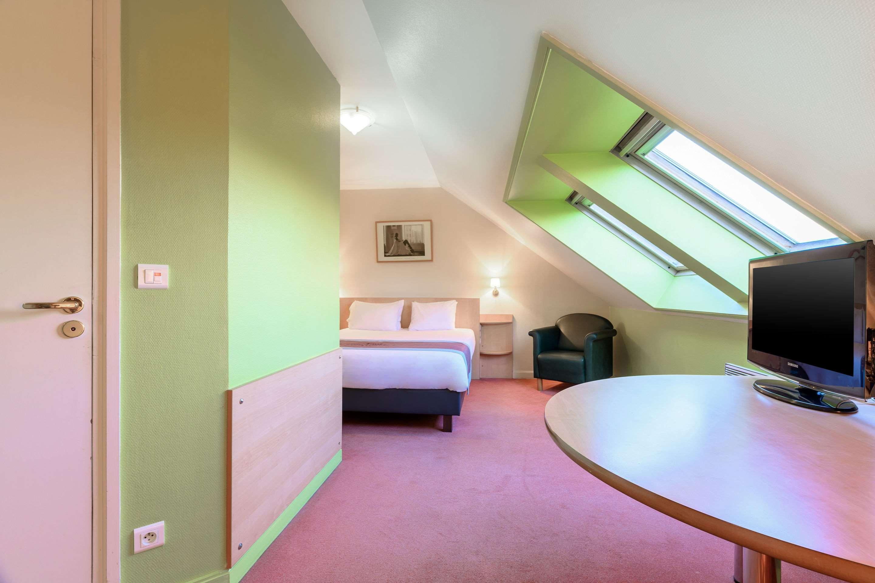 Kyriad Lille - Mons En Baroeul Экстерьер фото