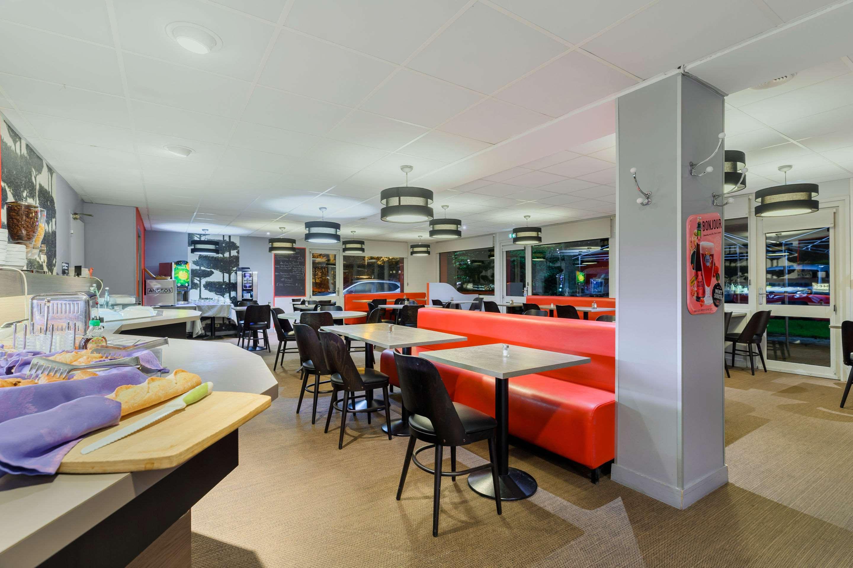 Kyriad Lille - Mons En Baroeul Экстерьер фото